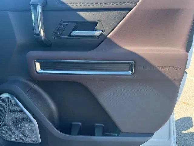 New 2026 GMC Hummer EV SUV w/ LPO, Illumination Package AWD/4WD image 16