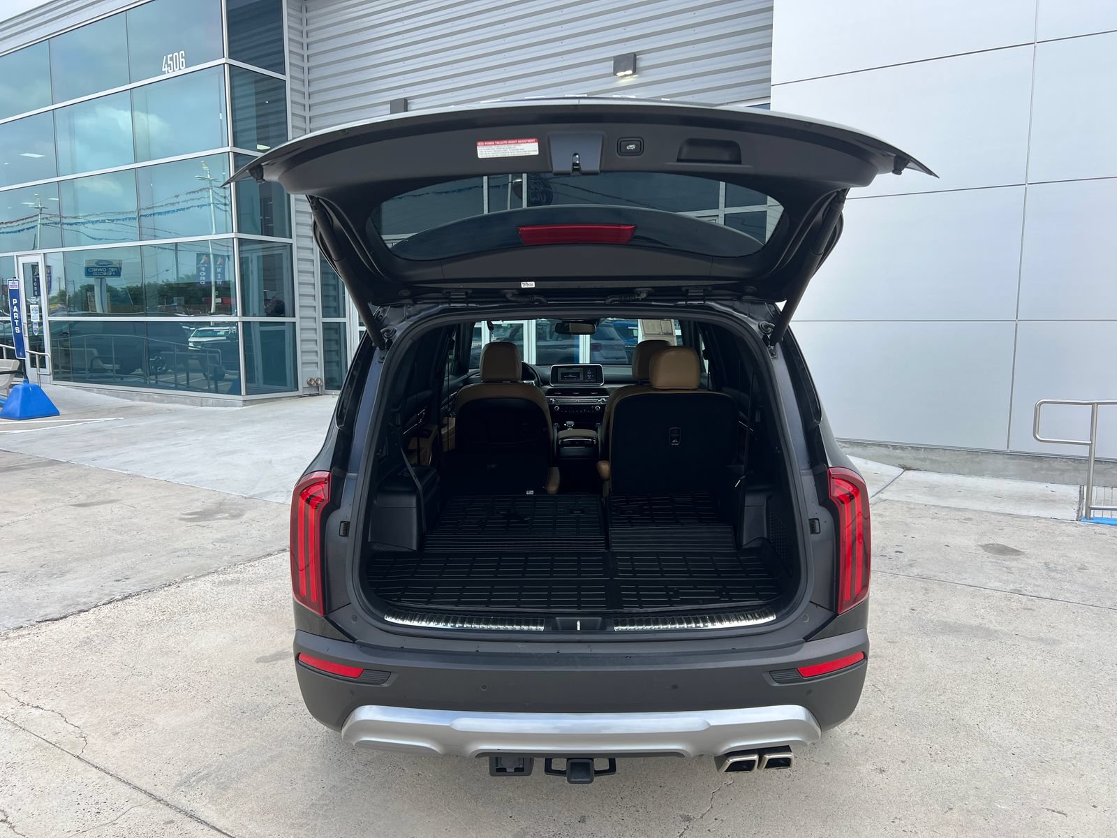 Used 2021 Kia Telluride SX w/ Towing Package FWD image 13