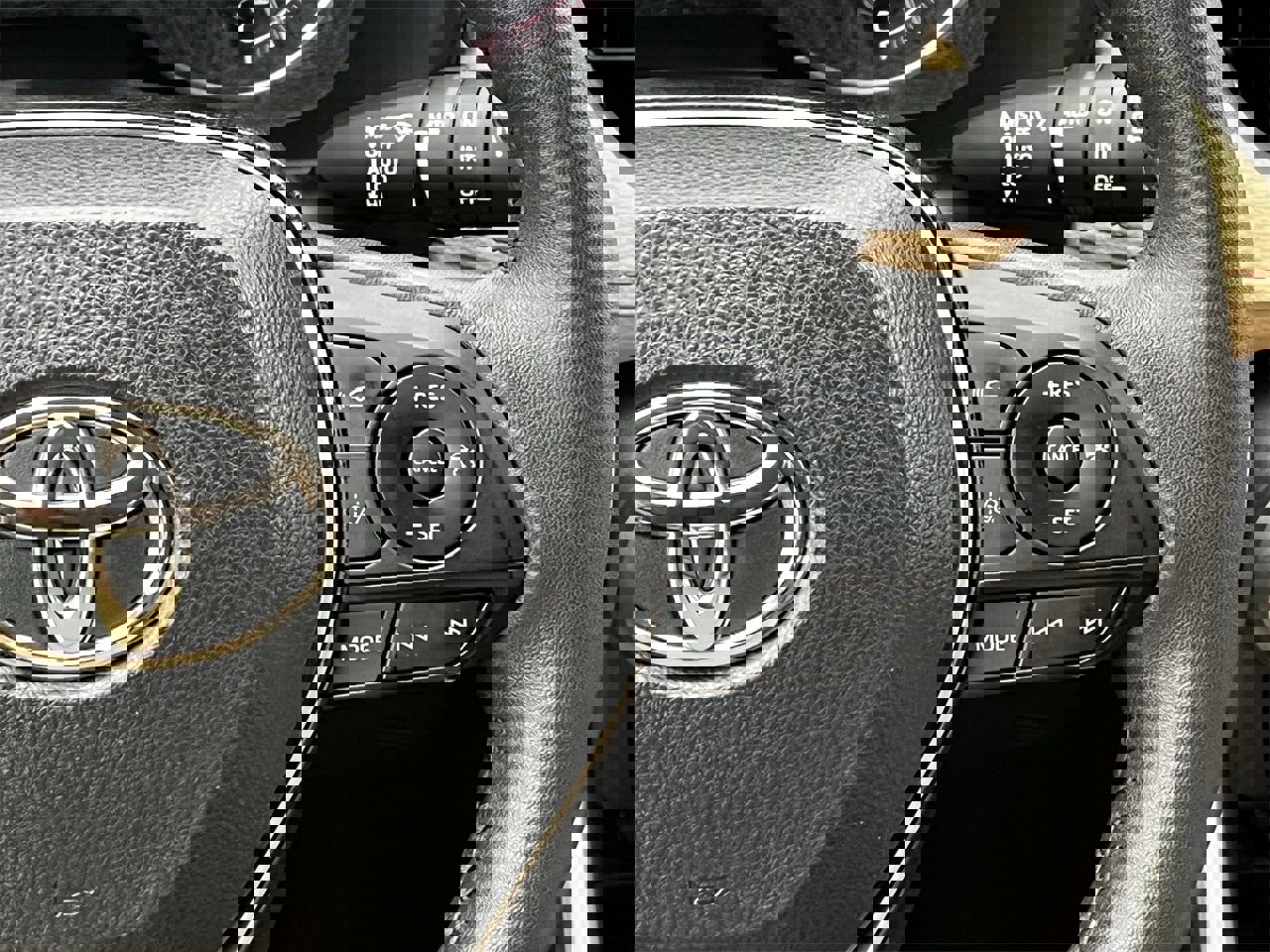 Used 2023 Toyota RAV4 XLE Premium image 14