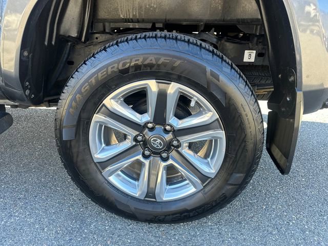 Used 2019 Toyota Tacoma Limited image 14