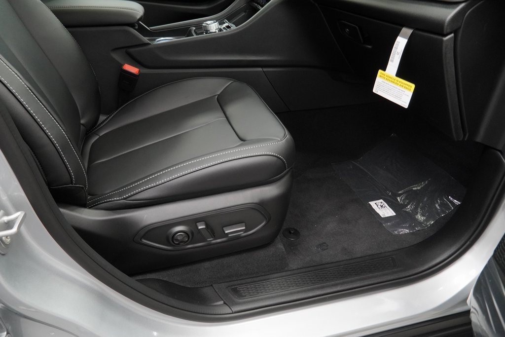 New 2025 Jeep Grand Cherokee Limited image 36