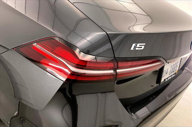 New 2025 BMW i5 xDrive40 w/ Premium Package image 28