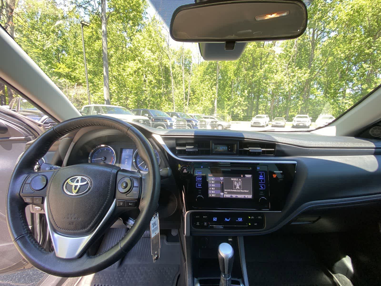 Used 2017 Toyota Corolla SE w/ Body Protection Package FWD image 21