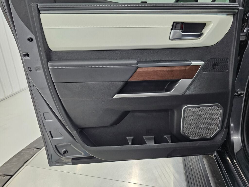 Used 2025 Toyota Tundra Capstone AWD/4WD image 32