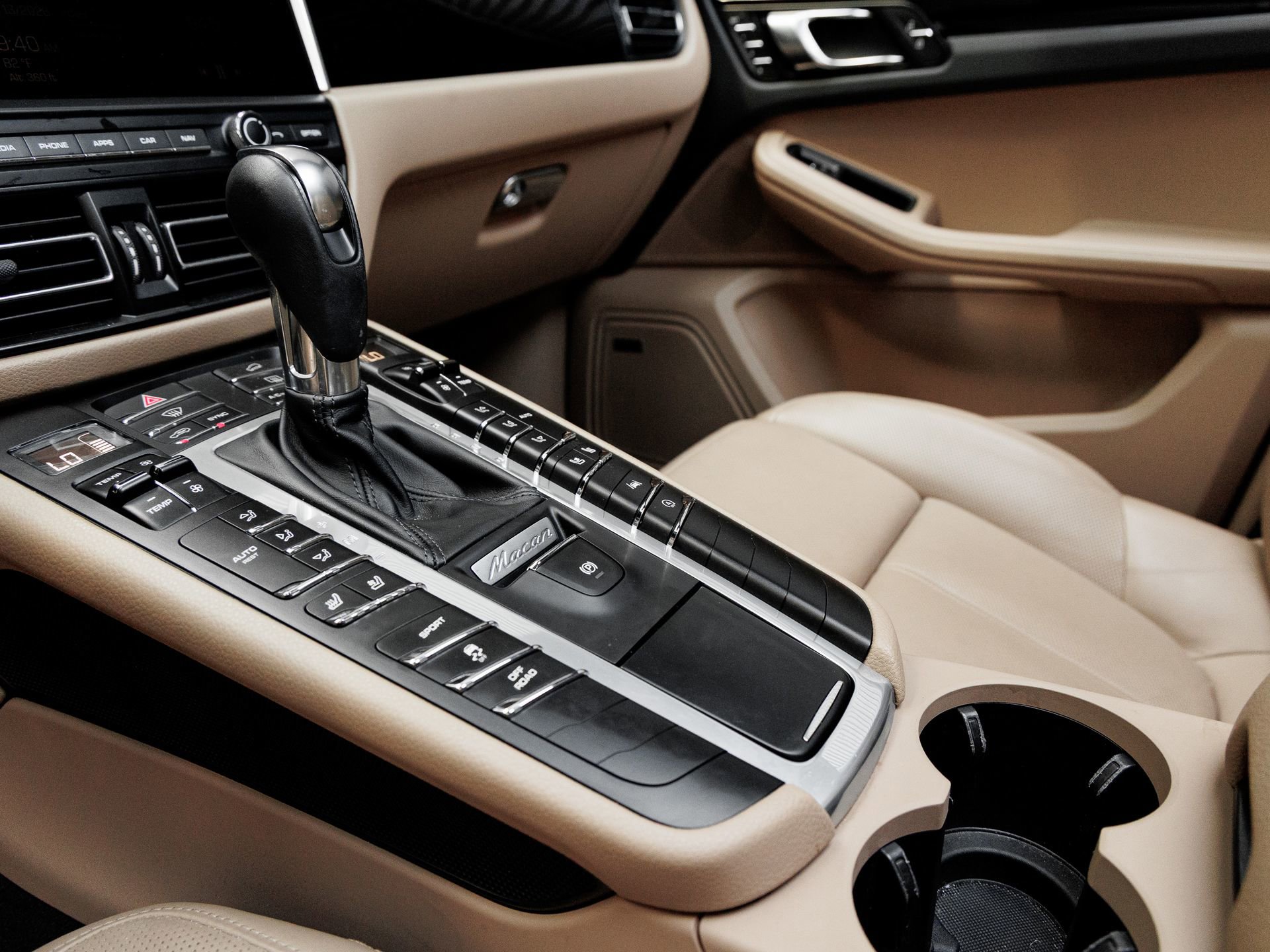 Certified 2021 Porsche Macan S AWD/4WD image 21