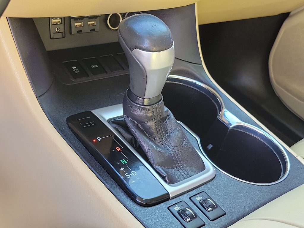 Used 2019 Toyota Highlander XLE FWD image 38