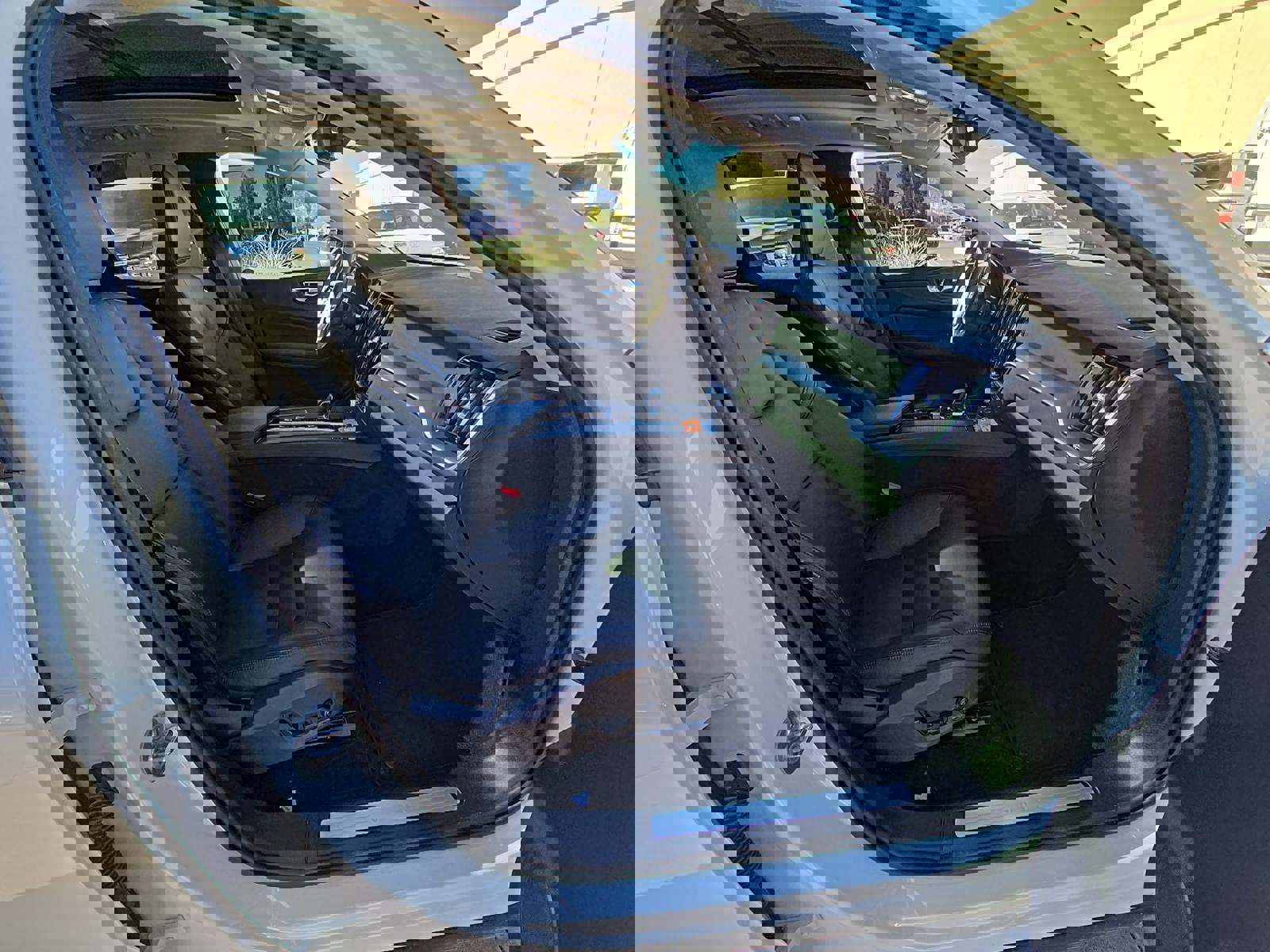 Used 2025 Volvo XC60 B5 Core image 18