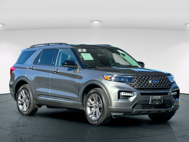 Used 2022 Ford Explorer XLT w/ Equipment Group 202A image 9