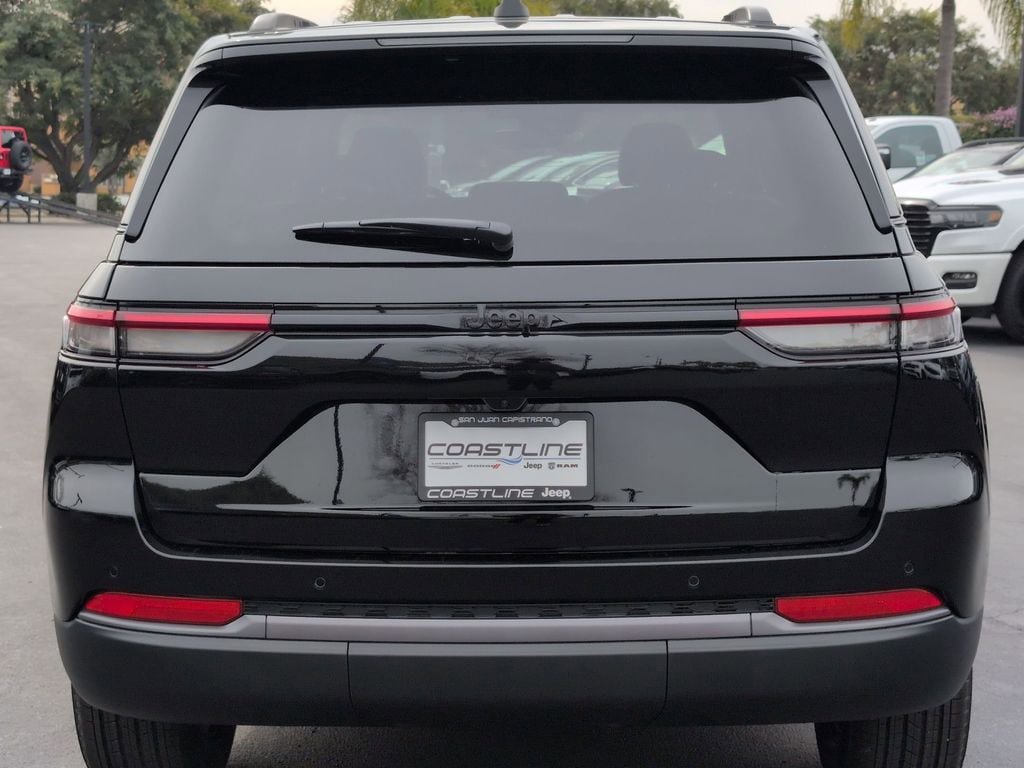 New 2026 Jeep Grand Cherokee Altitude RWD image 6