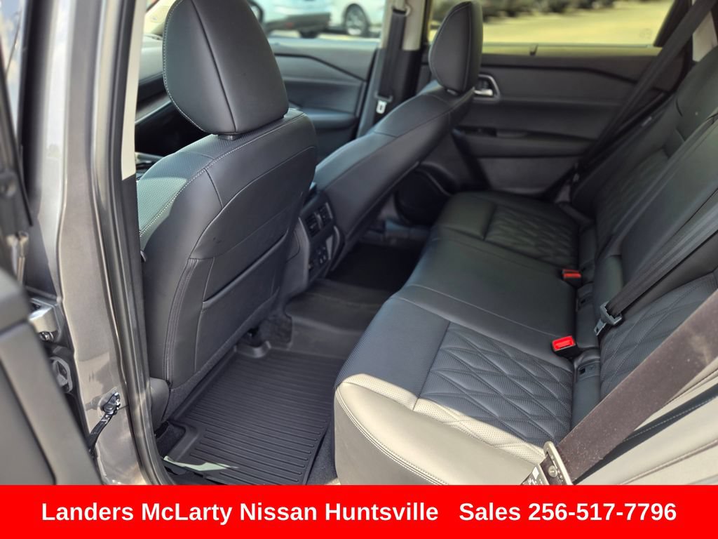 Used 2025 Nissan Rogue Platinum w/ Tech Package FWD image 14