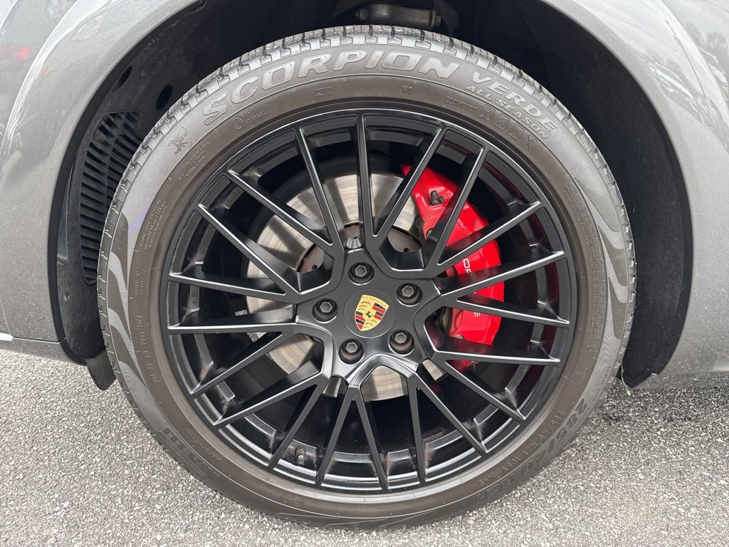 Used 2023 Porsche Cayenne GTS image 9