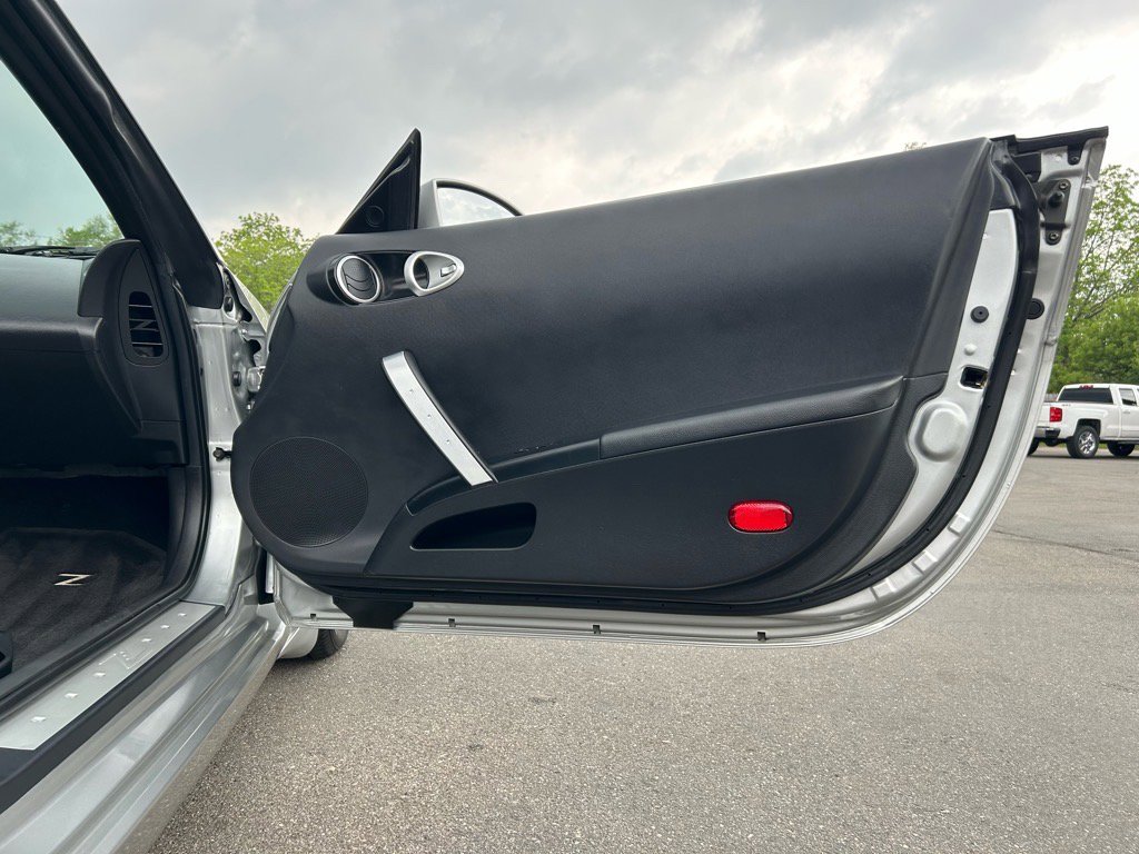 Used 2005 Nissan 350Z Touring image 32