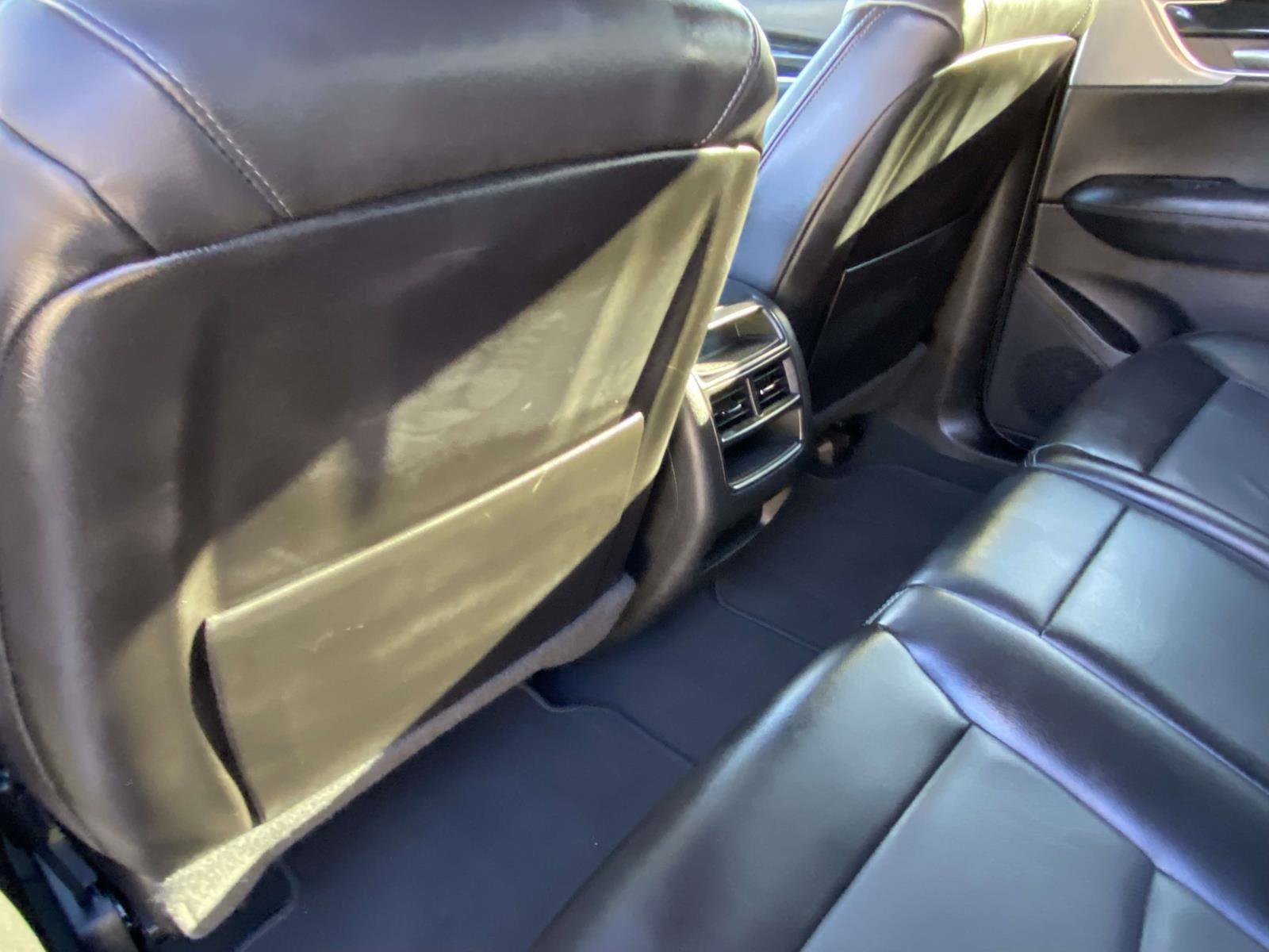 Used 2025 Cadillac XT5 Premium Luxury image 4