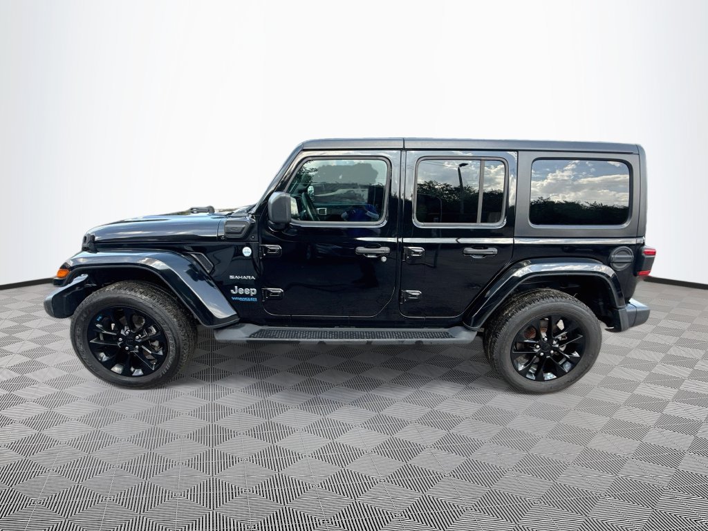 Used 2022 Jeep Wrangler Unlimited Sahara w/ Cold Weather Group AWD/4WD image 9