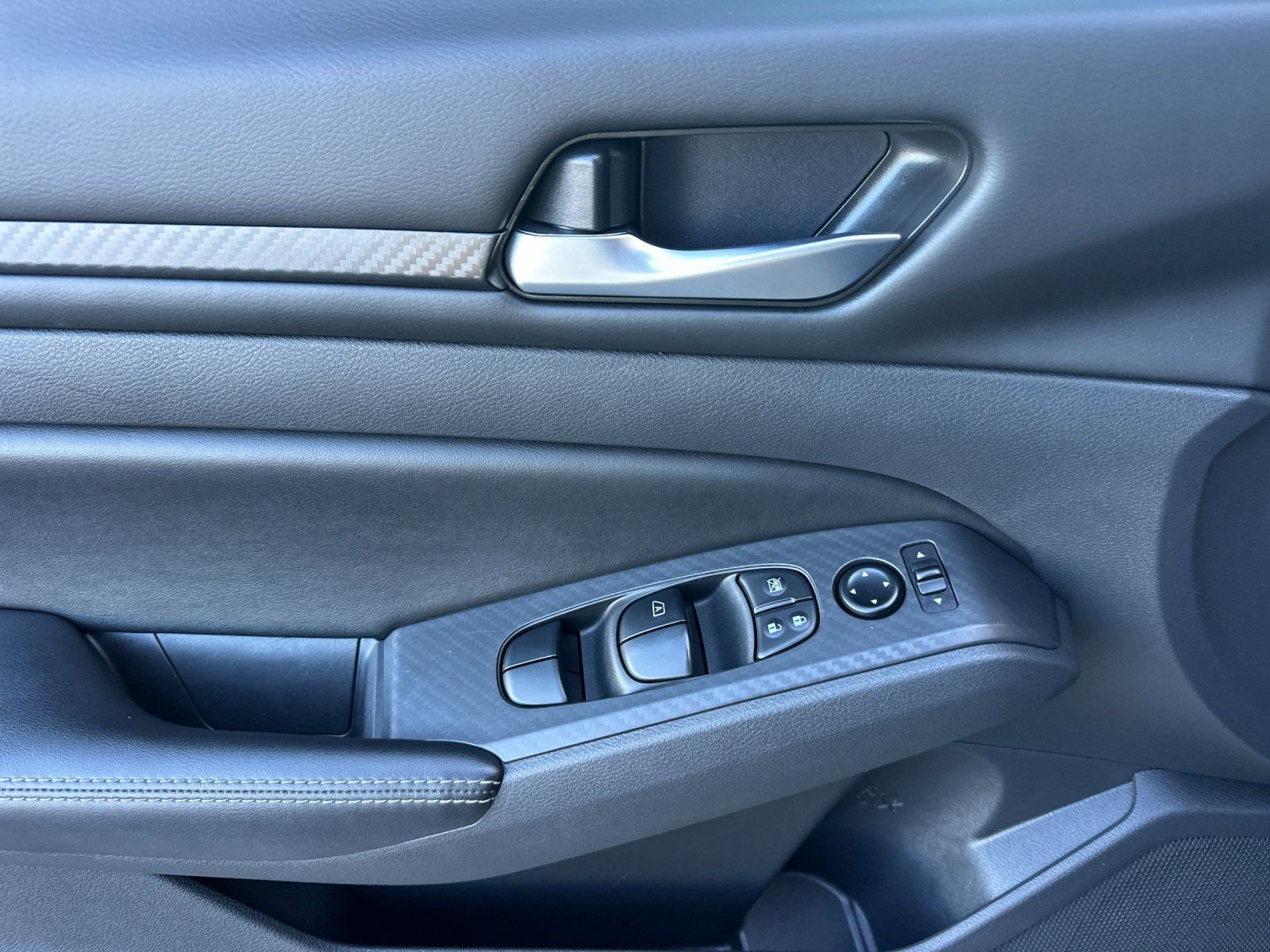 Used 2024 Nissan Altima 2.5 SV image 10