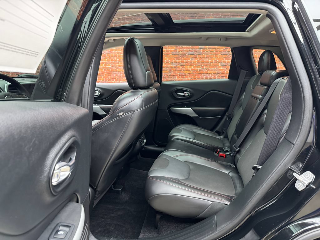 Used 2018 Jeep Cherokee Trailhawk w/ Comfort/Convenience Group AWD/4WD image 25