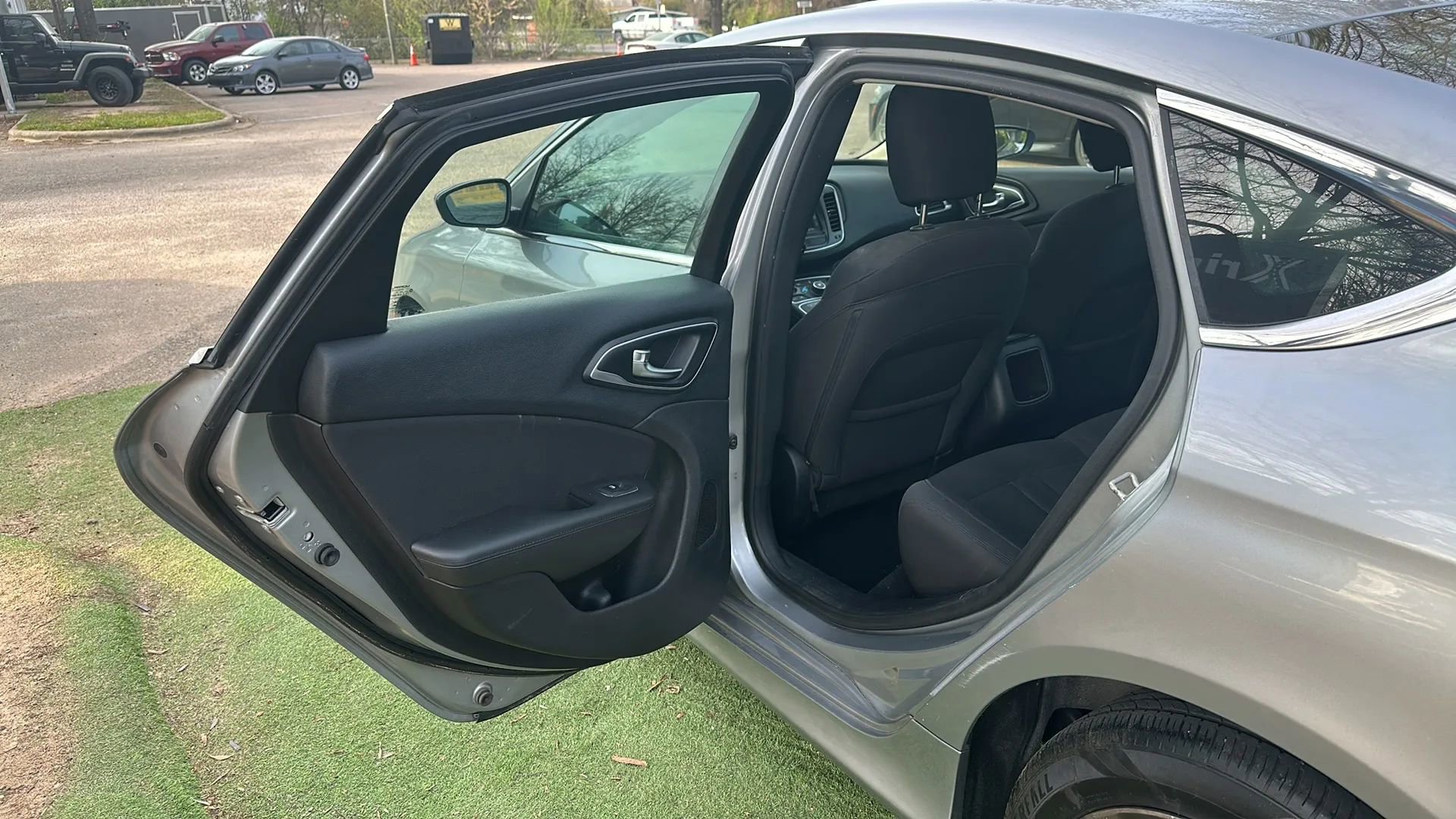 Used 2016 Chrysler 200 Limited w/ Convenience Group image 18