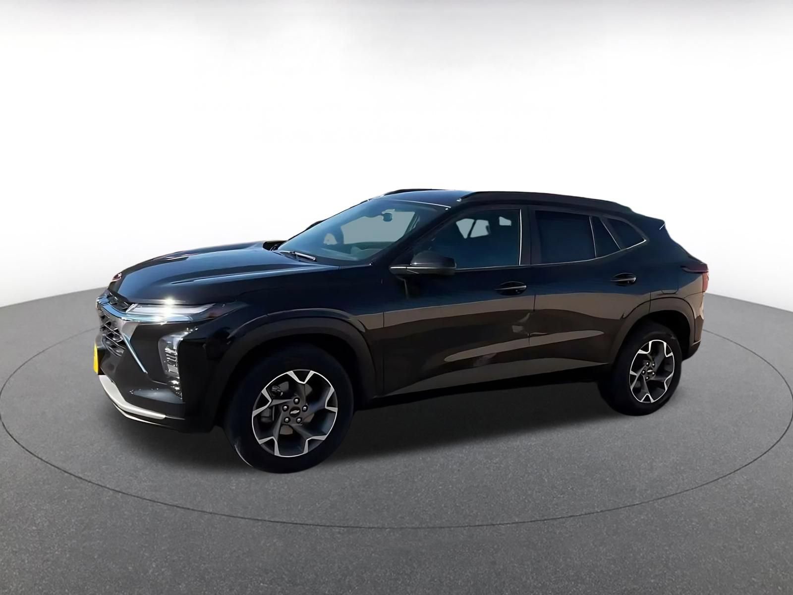Used 2025 Chevrolet Trax LT FWD image 7