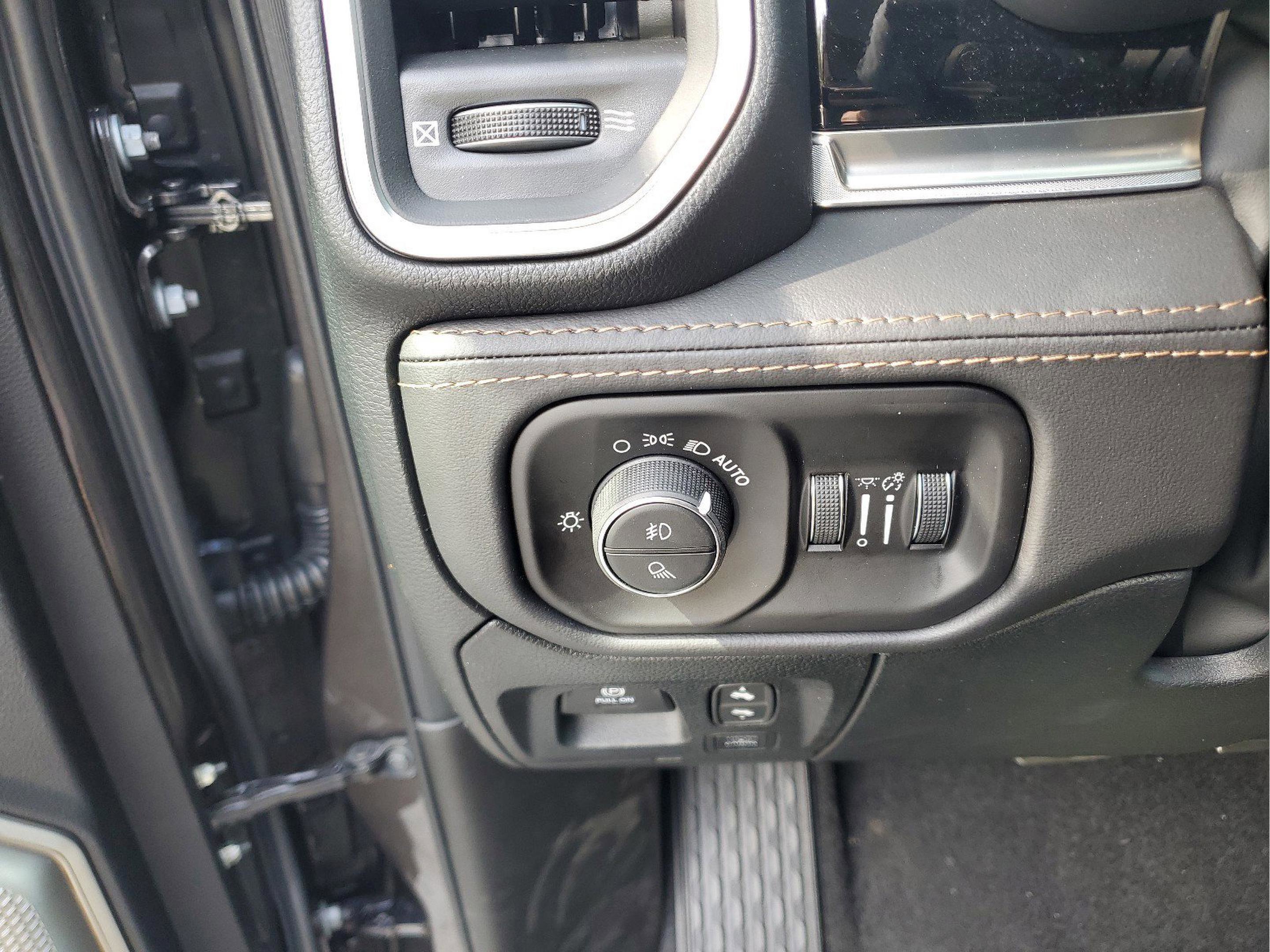New 2026 RAM 1500 Tungsten w/ Trailer Tow Group image 24