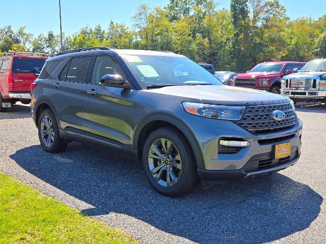 Certified 2022 Ford Explorer XLT w/ Equipment Group 202A AWD/4WD image 4