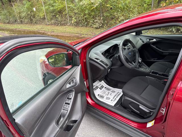 Used 2017 Ford Focus SE FWD image 9