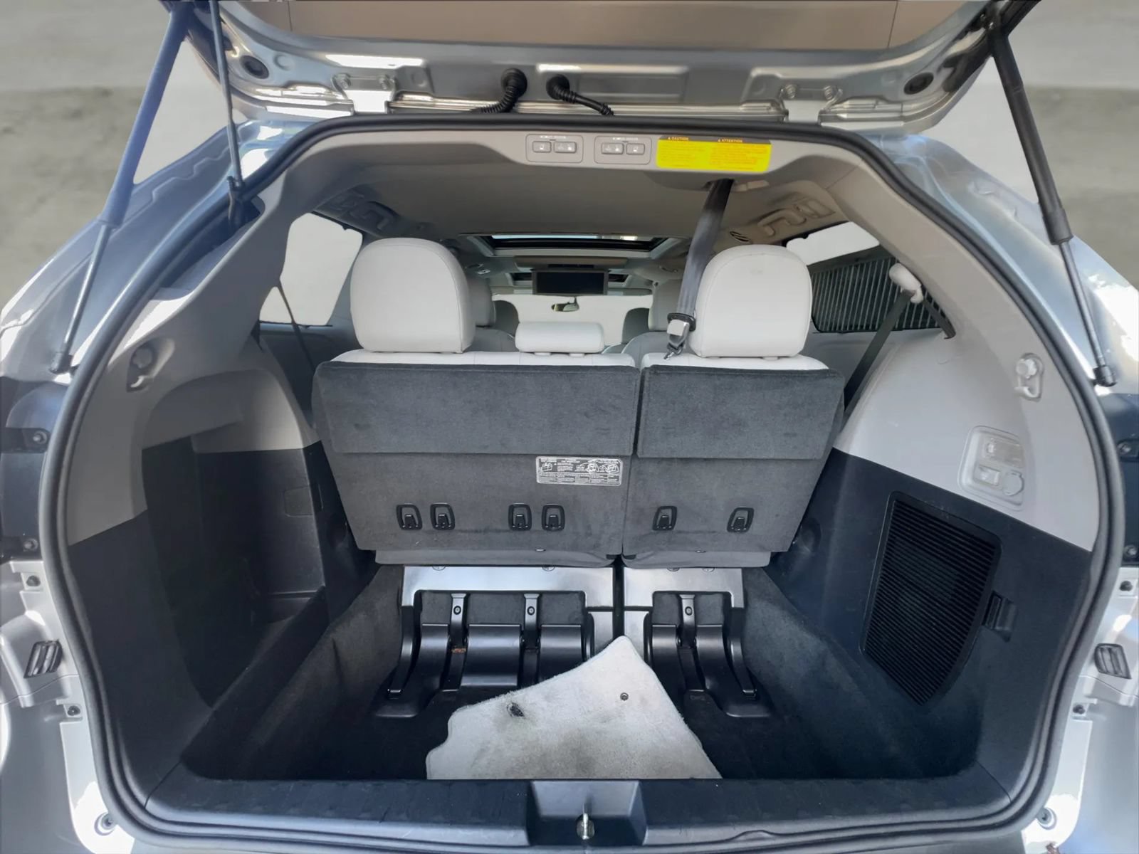 Used 2015 Toyota Sienna Limited Premium FWD image 44