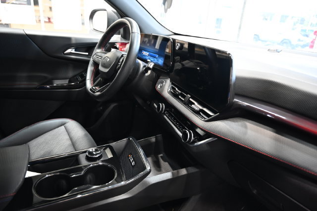 Certified 2025 Chevrolet Equinox RS w/ Safety and Technology Package AWD/4WD image 13