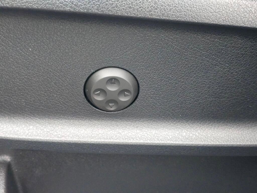 Used 2022 Mercedes-Benz GLB 35 AMG 4MATIC image 40