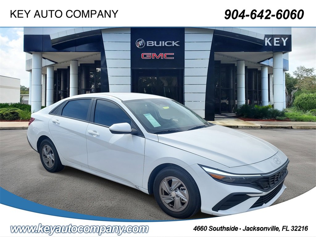 Certified 2025 Hyundai Elantra SE image 1