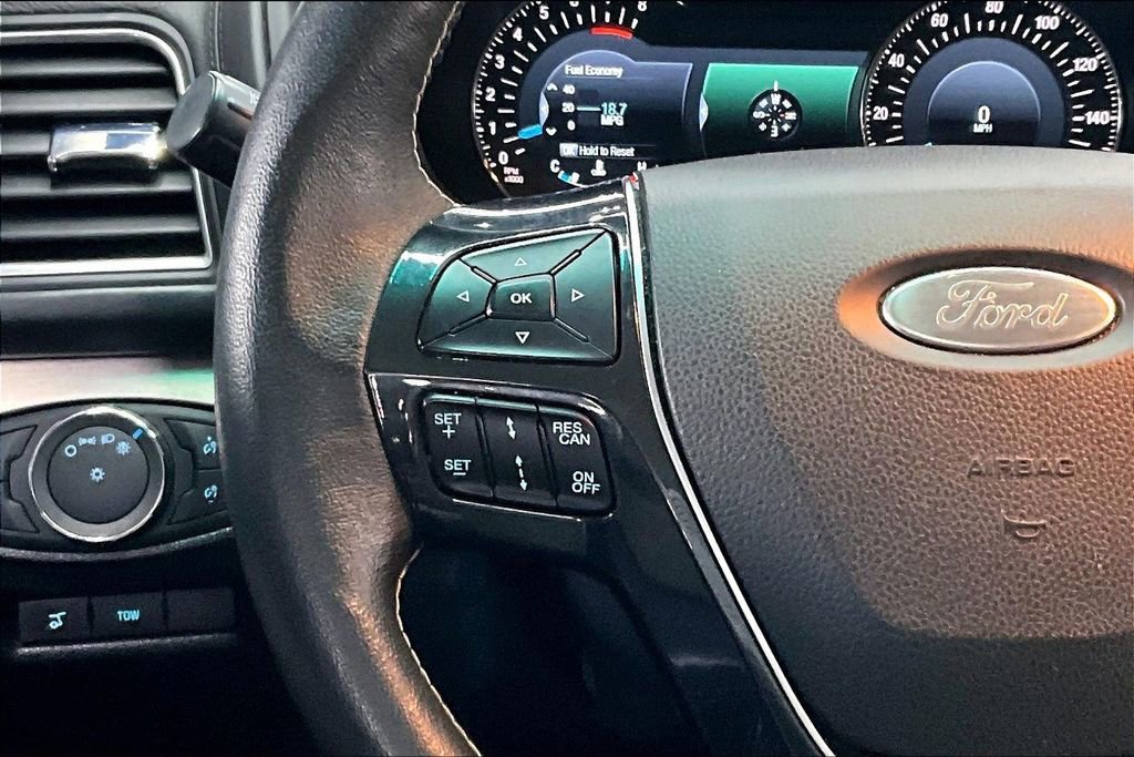 Used 2016 Ford Explorer Platinum image 11