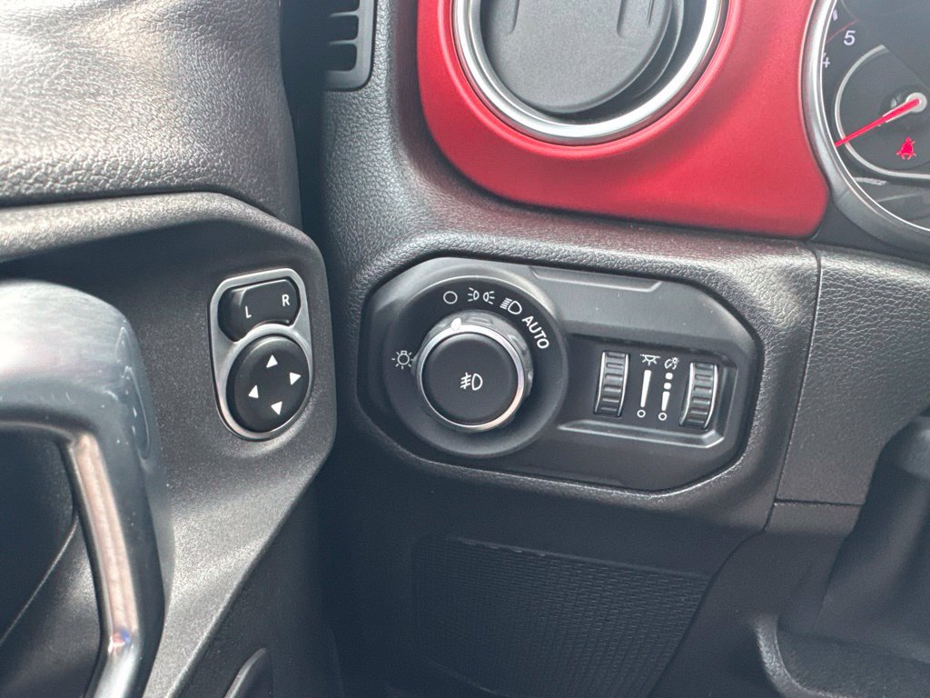 Used 2018 Jeep Wrangler Rubicon AWD/4WD image 8