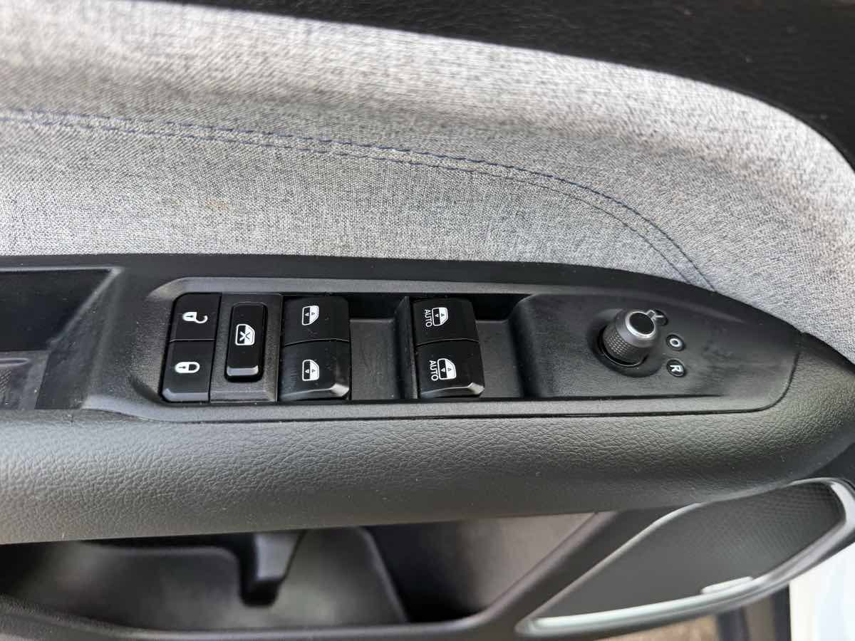 Used 2024 Jeep Compass Latitude w/ Sun and Sound Group image 12