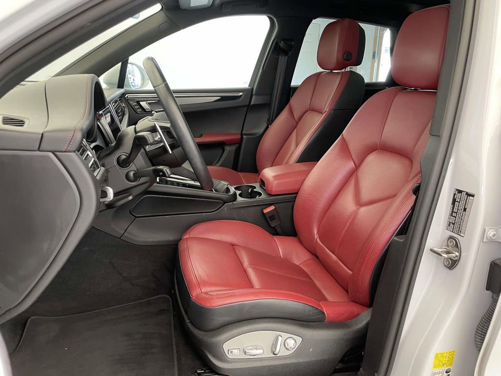 Certified 2023 Porsche Macan AWD/4WD image 5