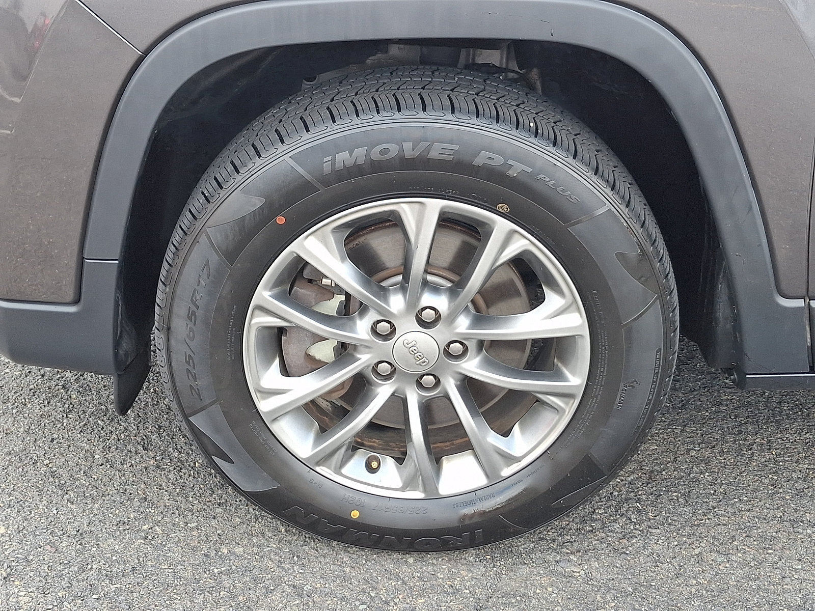 Used 2019 Jeep Cherokee Latitude Plus w/ Cold Weather Group AWD/4WD image 27