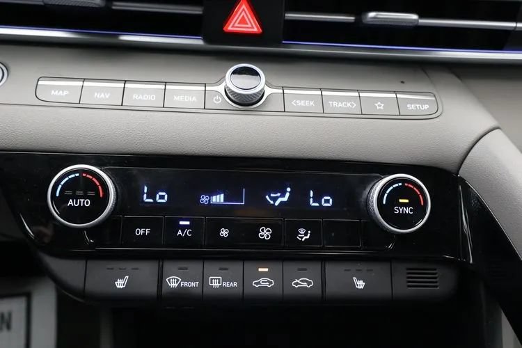 Used 2025 Hyundai Elantra SEL FWD image 33