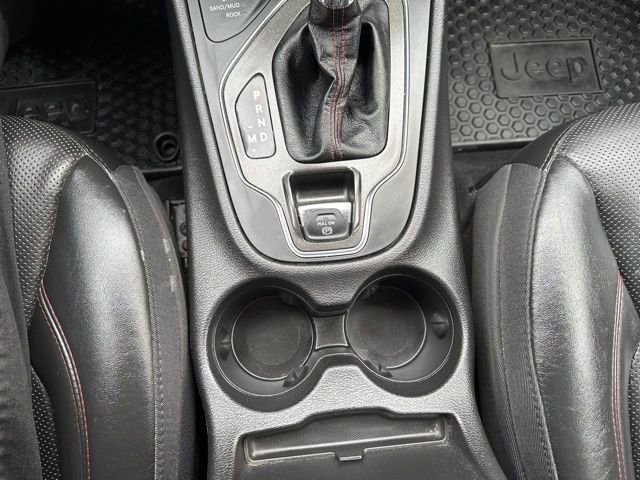 Used 2020 Jeep Cherokee Trailhawk image 30