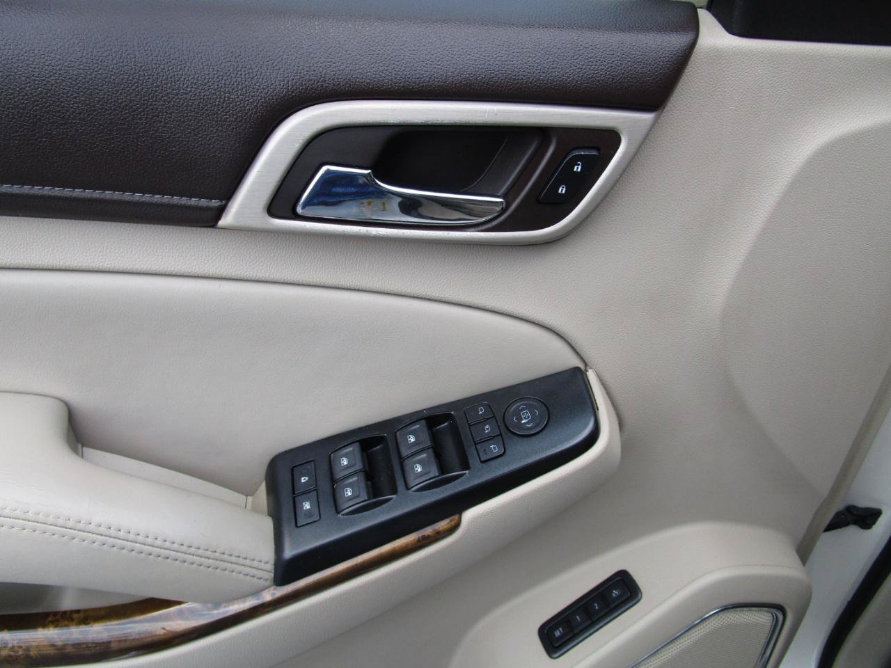 Used 2015 GMC Yukon Denali w/ Touring Package RWD image 23