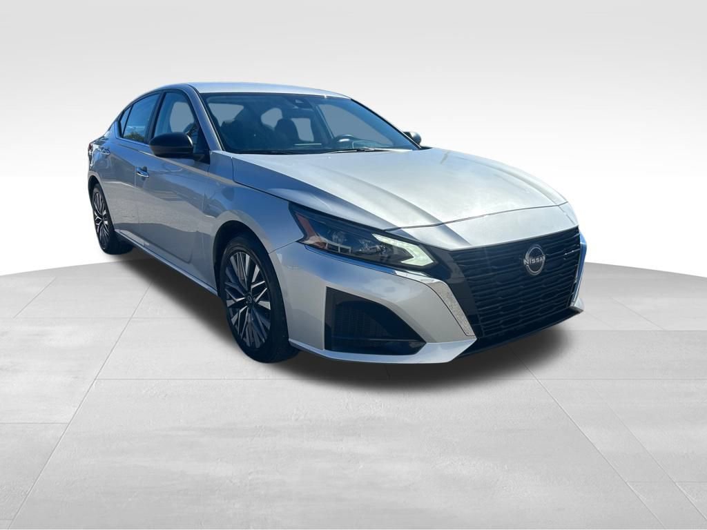 Used 2024 Nissan Altima 2.5 SV image 2