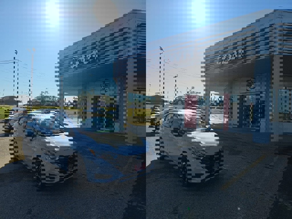 New 2025 Nissan Versa SR