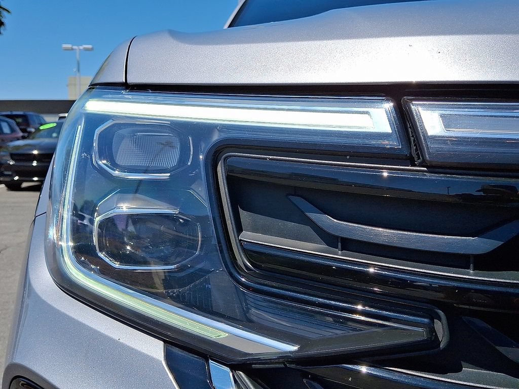 Used 2025 Volkswagen Atlas Cross Sport SE AWD/4WD image 9