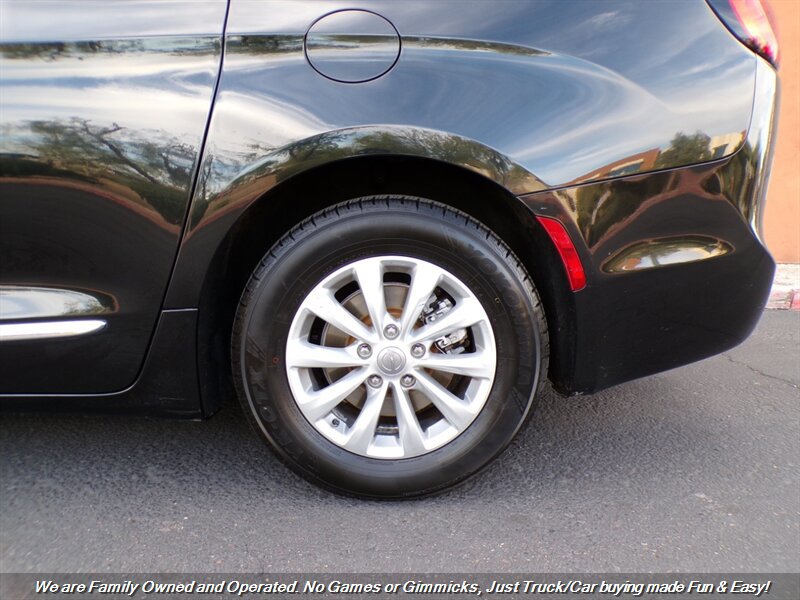 Used 2018 Chrysler Pacifica Touring-L FWD image 57