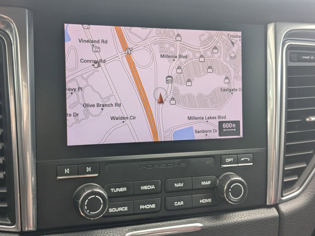 Used 2017 Porsche Macan S image 10