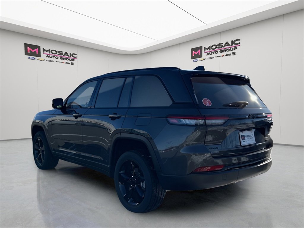 Used 2023 Jeep Grand Cherokee Limited w/ Black Appearance Package image 5