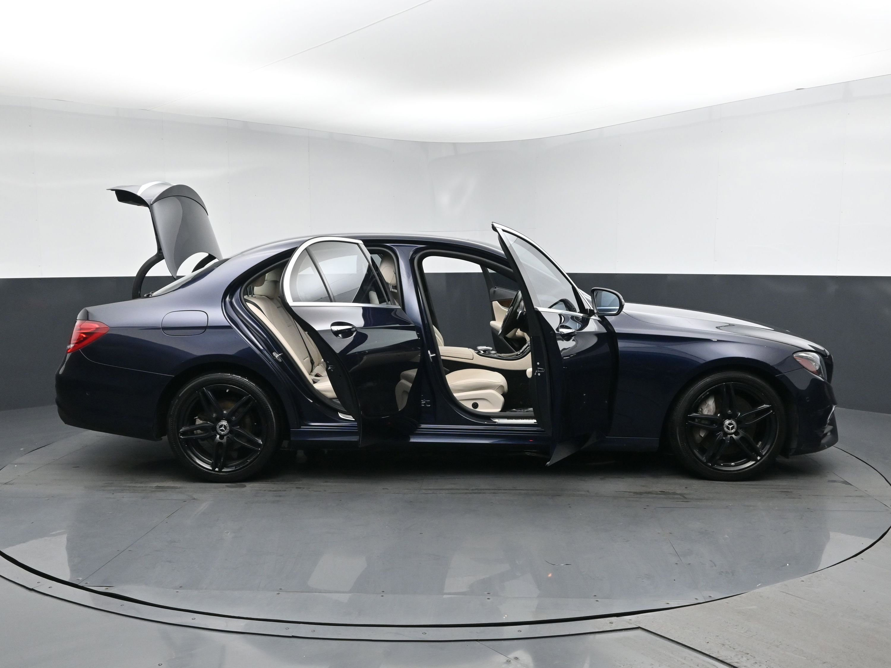 Used 2017 Mercedes-Benz E 300 4MATIC image 26