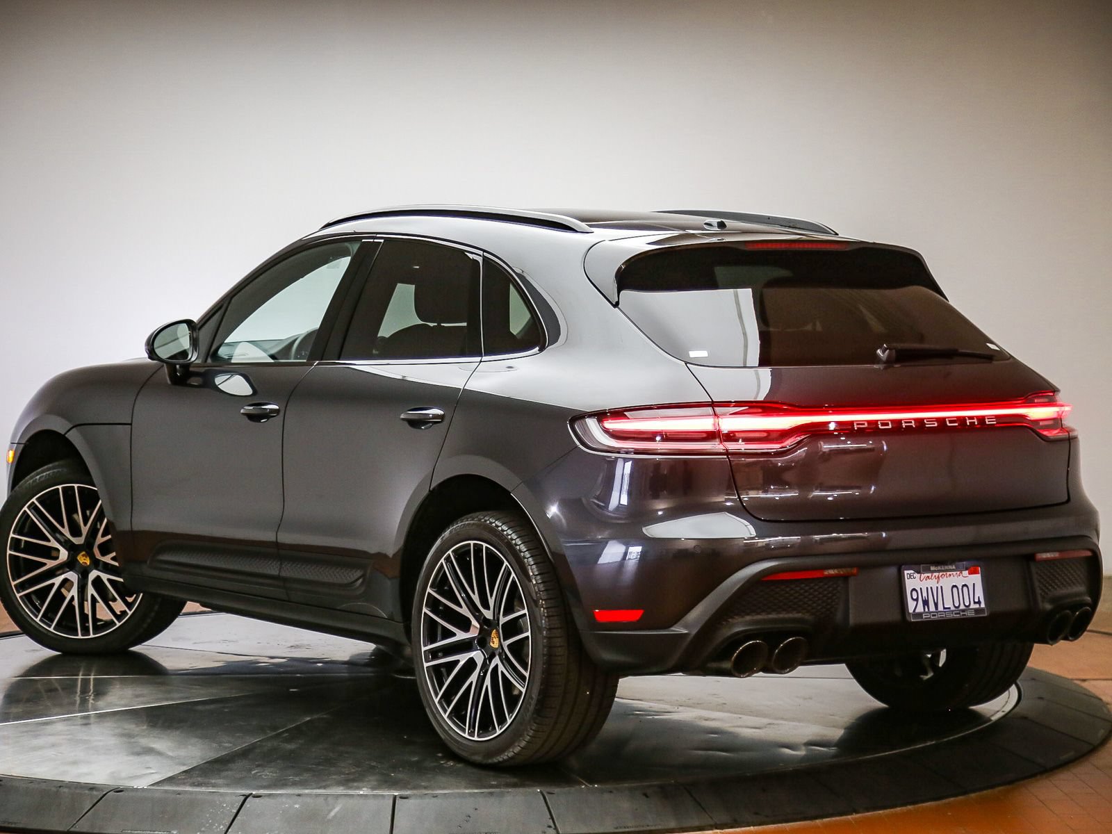 Certified 2026 Porsche Macan AWD/4WD image 5