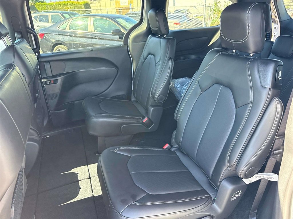 New 2026 Chrysler Voyager LX image 8