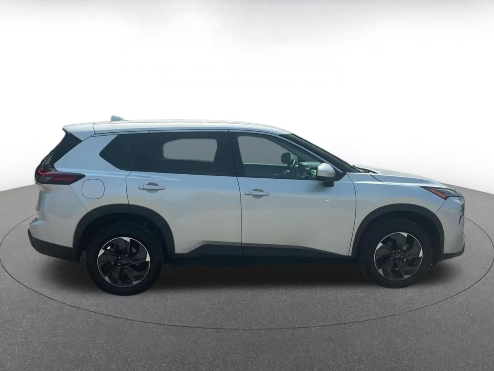 Used 2025 Nissan Rogue SV AWD/4WD image 13