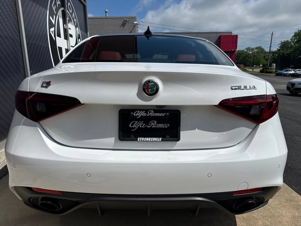 Used 2023 Alfa Romeo Giulia Veloce AWD/4WD image 10