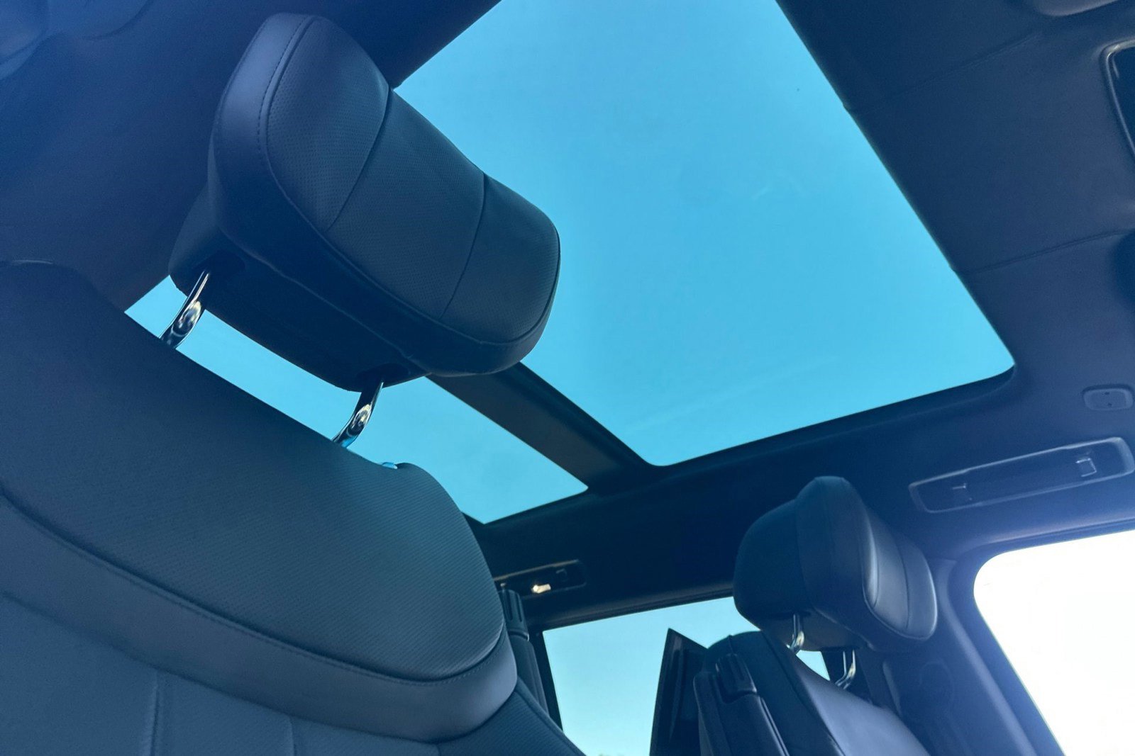 New 2026 Land Rover Range Rover Long Wheelbase Autobiography image 22