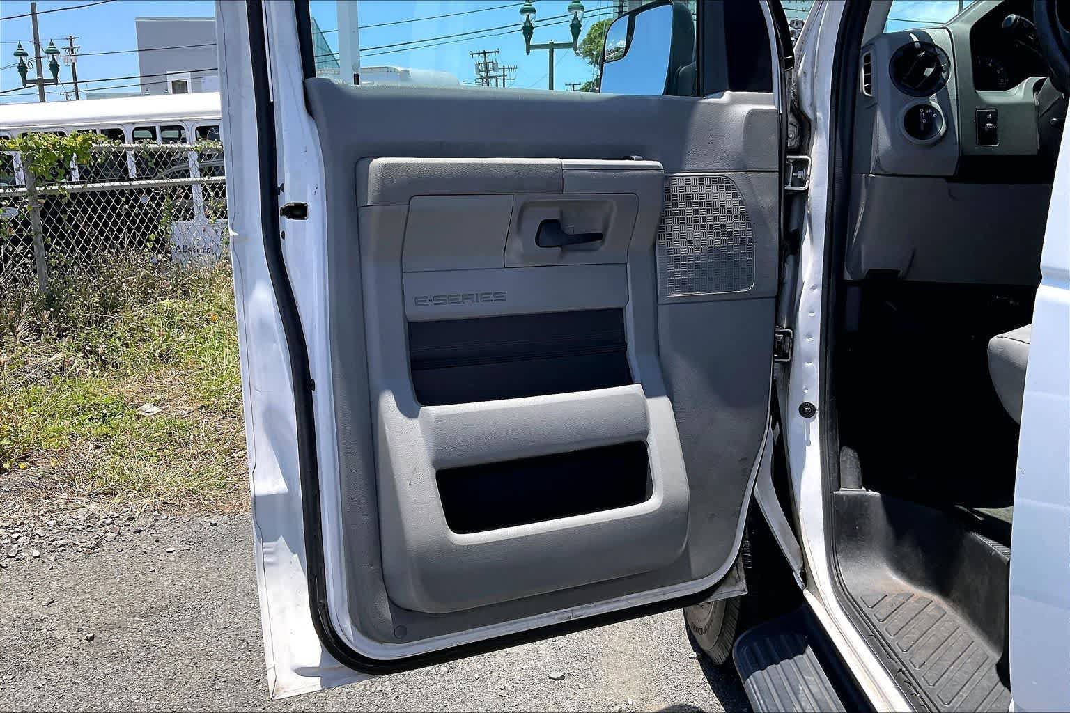Used 2014 Ford E-350 and Econoline 350 XL w/ Power Windows & Locks Group RWD image 27